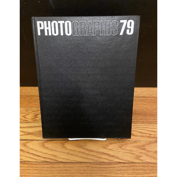 PHOTOGRAPHIS 79: The International Annual of Advertising & Editorial Photography - Picture 1 of 5